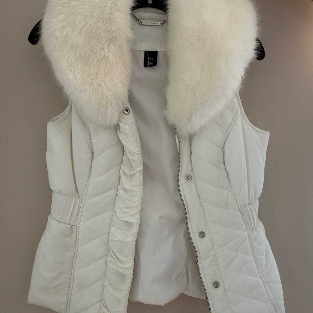 White House Black Market Ivory Quilted Vest with removable Faux Fur Collar